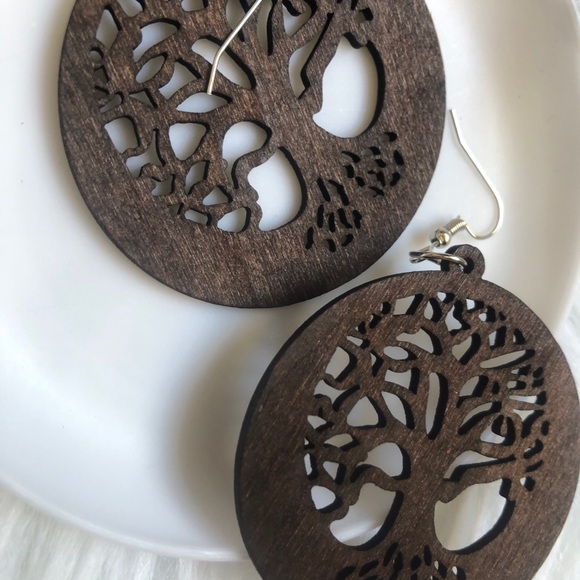 Beautiful wood round tree boho brown dangle/drop earrings - Picture 5 of 5